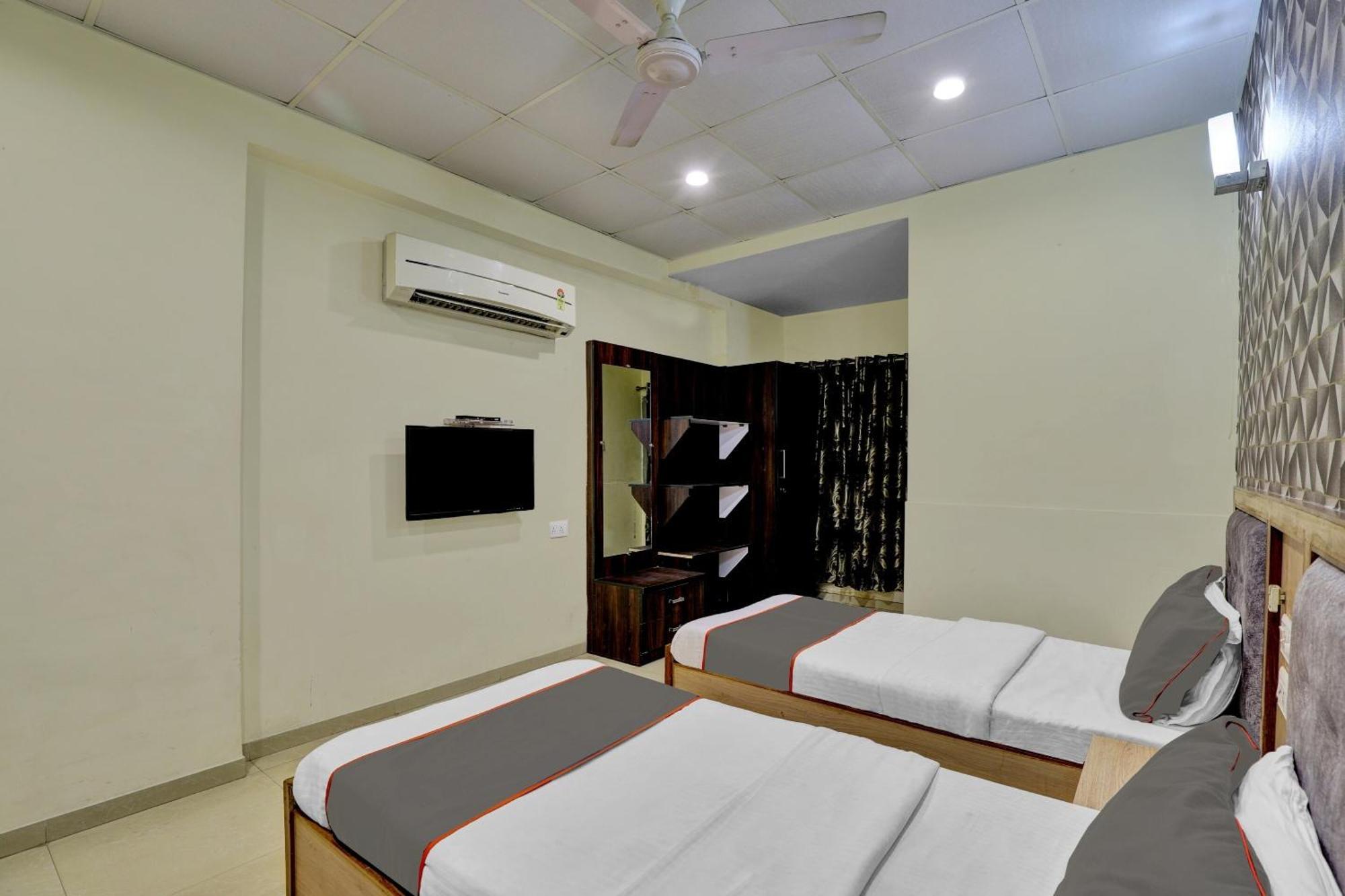Collection O 82926 Hotel Royal Plaza Ahmedabad Eksteriør billede