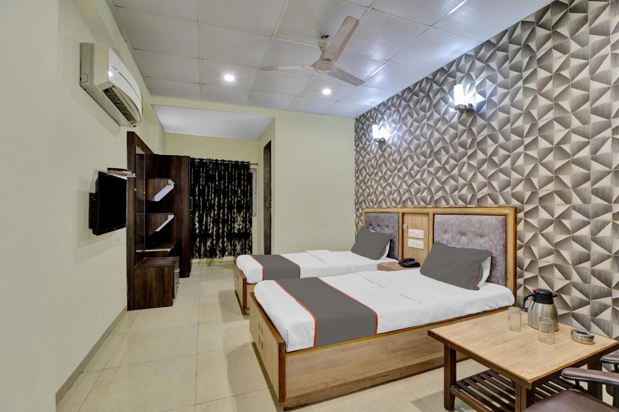 Collection O 82926 Hotel Royal Plaza Ahmedabad Eksteriør billede