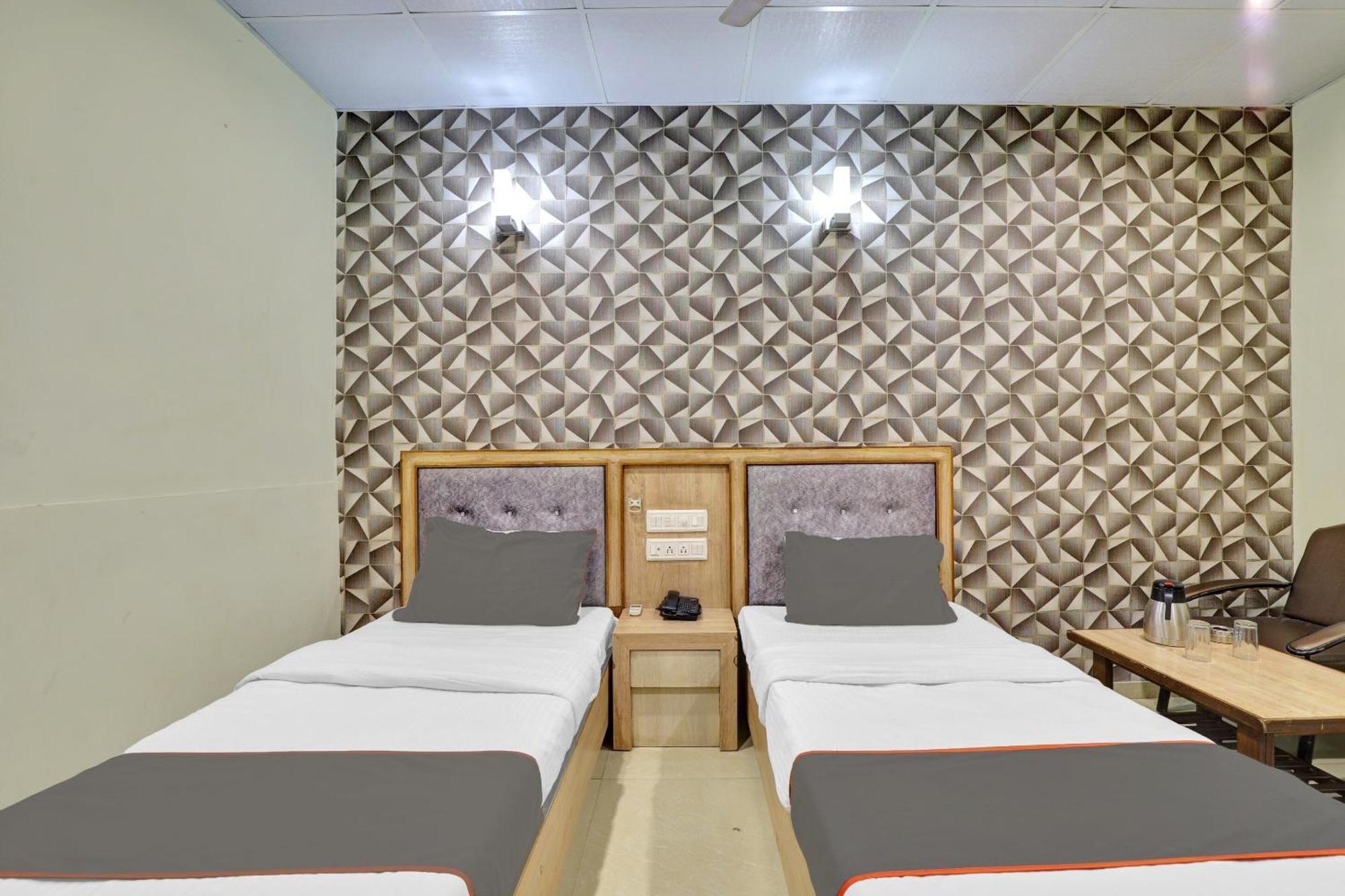 Collection O 82926 Hotel Royal Plaza Ahmedabad Eksteriør billede