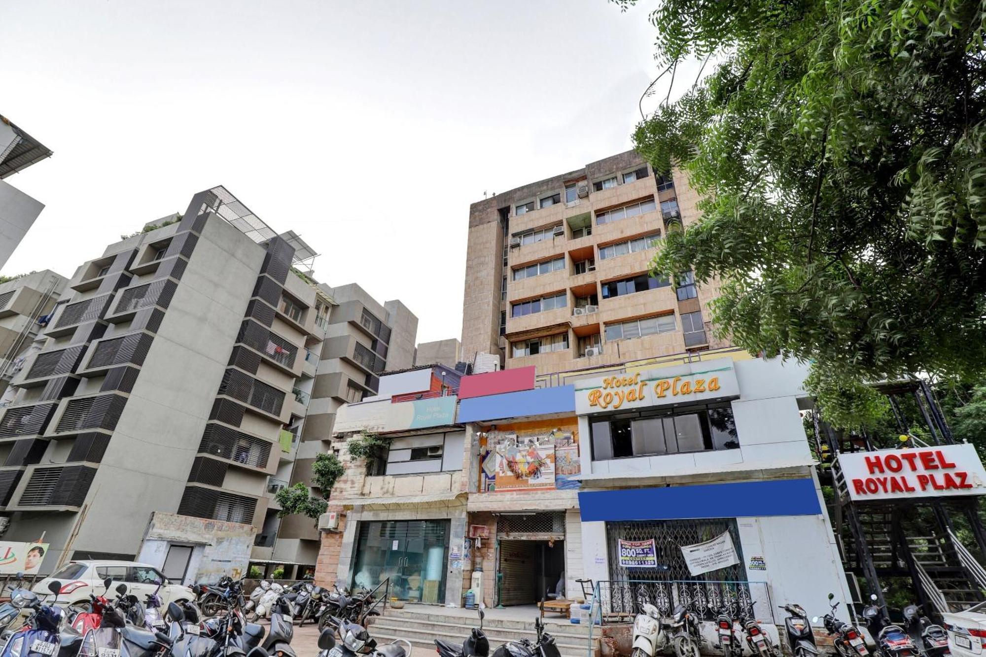 Collection O 82926 Hotel Royal Plaza Ahmedabad Eksteriør billede